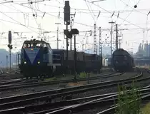 Die V107 von der Rurtalbahn f�hrt mit einem Bleizug aus Antwerpen-Lillo(B) nach Stolberg-Hammer bei der Ausfahrt in Aachen-West bei der Abendsonne am 30.5.2012.