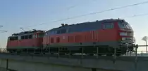 218 484 zieht die defekte 110 401 �ber die KBS 791 vermutlich ins Bw Ludwigshafen. (03.02.12) Sorry f�r die schlechte Bildqualit�t, aber es ging bei tiefstehender Sonne einfach nicht besser...
