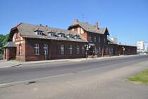 BEESKOW (Landkreis Oder-Spree), 25.05.2012, das Bahnhofsgebäude (wird nicht mehr genutzt)