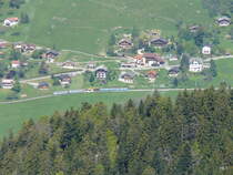 MOB / Goldenpass  - ABDe 8/8 400. mit Personenzug unterwegs bei Les Avants am 11.05.2012 .. Standort des Fotografen  Aussichtsplattform auf dem Roches de Naye 