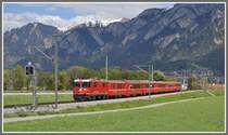 RE1240 mit Ge 4/4 II 618  Bergn/Bravuogn  nach Disentis bei Felsberg. (02.05.2012)