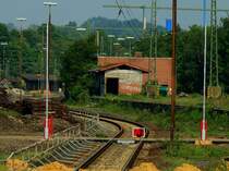 Ein provisorisch eingerichteter Bahnbergang am 24.05.2012 in Aachen West. Hier wird ein groer Teil des ehemaligen Rangierbahnhof abgebaut, der Bahnbergang ermglicht den Baufahrzeugen auf die Baustelle zu gelangen.