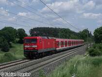 143 628-4 ist mit Ihrem Ersatzzug bestehend aus X-Wagen nun zwischen Sachsen (b. Ansbach) und Ihrem Zielbahnhof Ansbach unterwegs. Bis der Talent 2 auch auf dieser Strecke fhrt, hilft die BR 143 dem ET 442 noch aus.