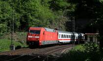 101 142-8 mit dem IC 2006  Bodensee  (Konstanz-Dortmund Hbf) bei  Niederwasser 26.5.12