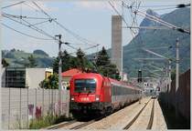 Teleaufnahme dieser 1016, unterwegs auf der  Salzburger S-Bahn Stammstrecke  in Richtung Weiwurstmetropole. 27.5.12