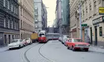 Wien Wiener Stadtwerke-Verkehrsbetriebe (WVB) Allerheiligen-Verkehr 1976: SL 35 (E1 4651 (SGP 1967)) IX, Alsergrund, Newaldgasse am 1. November 1976. - Scan eines Diapositivs. Film: Kodak Ektachrome. Kamera: Leica CL.