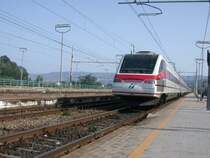 ETR 480 verl�sst Rosarno �ber die Hauptstrecke Richtung Lamezia Terme. (05.08.2002)