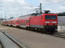 114 024-3 mit RE 18590 von Berlin Hbf(tief)nach Warnem�nde bei der Durchfahrt im Haltepunkt Warnem�nde Werft.02.06.2012 
