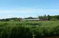 Die 01 1066 am 02.06.2012 auf dem R�ckweg von Emden gen S�den mit ihrem Sonderzug, hier bei N�ttermoor.