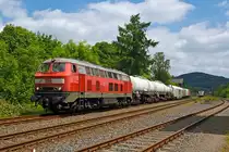 Unkrautbek�mpfungszug (Spritzzug) auf der Hellertatbahn (KBS 462) am 02.06.2012 in Herdorf. Der Zug bestand aus: Diesellok 225 029-8, 2 Wasserwagen , Spritzmittelwagen (60 80 092 4 541-6), Spritzwagen (60 80 092 3 019-4), Ger�tewagen (60 80 092 3 881-7), Wohnwerkstattwagen (60 80 092 3 847-8) und am Schlu� Diesellok 225 117-8