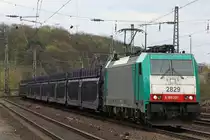 Cobra 2829 (E186 221) am 7.4.12 mit einem gemischten G�terzug bei der Durchfahrt durch K�ln-West.