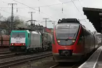 Cobra 2843 (E186 235) am 7.4.12 bei der Durchfahrt durch K�ln-West.Rechts steht 644 556 als RB 22 abfahrbereit.