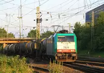 Die Cobra 2828 kommt mit einem Kesselzug aus Antwerpen-BASF nach Ludwigshafen-BASF  und f�hrt in Aachen-West ein bei Abendsonne am 2.6.2012.