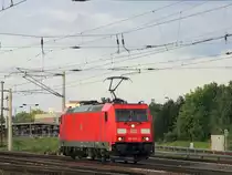 Durchfahrt 185 366-2 als einzelne Lok  durch den Bahnhof Berlin Sch�nefeld Flughafen am 02.Juni 2012 in Richtung Genshagener Heide.