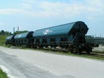 Tadnpss (Salzbaron) stehen am Hafen Ennsdorf zur Entladung bereit 2006-06-14