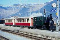 RhB Salondampfzug 3833 f�r Verein Dampffreunde der RhB von Landquart nach Thusis am 20.02.1998 Einfahrt Thusis mit Dampflok G 3/4 1 - As 1142 - As 1141. Hinweis: Der einzige Salondampfzug mit Dampflok Rh�tia, der jemals verkehrte, gescanntes Dia
