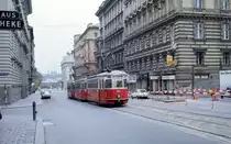 Wien Wiener Stadtwerke-Verkehrsbetriebe (WVB) Allerheiligen-Verkehr 1976: SL 46Z (L(4) 524 (SGP 1960)) I, Innere Stadt, Stadiongasse / Rathausstraße am 1. November 1976. - Scan eines Diapositivs. Film: Kodak Ektachrome. Kamera: Leica CL.