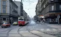 Wien Wiener Stadtwerke-Verkehrsbetriebe (WVB) SL 49 (E1 4759 (SGP 1971)) XV, Rudolfsheim-Fünfhaus, Fünfhaus, Märzstraße / Neubaugürtel am 3. November 1976. - Scan eines Diapositivs. Film: Kodak Ektachrome. Kamera: Leica CL.
