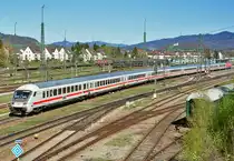 IC in Richtung M�nchen durch Freilassing - 101 135-2 schiebt - 25.04.2012