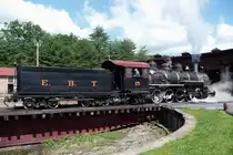 Saisoner�ffnung bei der East Broad Top (E.B.T.) Rail Road, Lok #15 kommt zum ersten Einsatz nach der Winterpause aus dem Schuppen (Orbisonia, PA, 6.6.09).