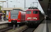 110 483 und ihre Konkurrenz in Form von 425 757 stehen gemeinsam im Mannheimer Hbf. (27.04.12)