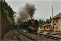 Anl�sslich der Kindertage in Vr�tky, ziehen die beiden Dampfloks 475 196 + 475 179 den Sonderzug Os 31207 von Vr�tky �ber Zvolen retour nach Vr�tky. 
Cremosn�  1.6.2012 

