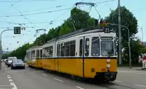 GT4 P�rchen 629 und 630 (Typ 31.3d) in der Mercedesstrasse (Bad Cannstatt) auf der Museumslinie 21 am 20.05.2012