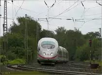 Mit Fahrziel Br�ssel ist dieser ICE 3 auf der KBS 480 unterwegs. Kurz zuvor hat es 
gesch�ttet wie aus K�beln. Location: Eschweiler/Kr. Aachen Juni 2012.