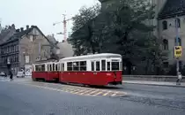 Wien Wiener Stadtwerke-Verkehrsbetriebe (WVB) Allerheiligen-Verkehr 1976: SL 71 (b 1453 + B 61 (SGP 1952 bzw. 1951)) III, Landstraße, Rennweg / Kleistgasse am 1. November 1976. - Scan eines Diapositivs. Film: Kodak Ektachrome. Kamera: Leica CL.