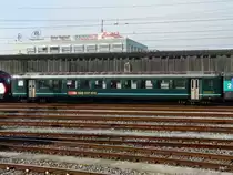SBB - Personenwagen  2 Kl.  B 50 85 20-34 635-6 im Bahnhof Biel am 10.05.2012