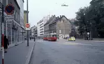 Wien Wiener Stadtwerke-Verkehrsbetriebe (WVB) Allerheiligen-Verkehr 1976: SL 71 (C1 108 (SGP 1955)) III, Landstraße, Rennweg / Kleistgasse am 1. November 1976. - Scan eines Diapositivs. Film: Kodak Ektachrome. Kamera: Leica CL.