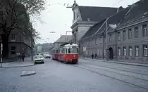 Wien Wiener Stadtwerke-Verkehrsbetriebe (WVB) Allerheiligen-Verkehr 1976: SL 71 (C1 140 (SGP 1957)) III, Landstraße, Rennweg / Lissagasse am 1. November 1976. - Scan eines Diapositivs. Film: Kodak Ektachrome. Kamera: Leica CL.