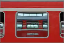 Dosto im Buntling - 

Regionalverkehrswagen im Hauptbahnhof Stuttgart. 

30.04.2012 (J)