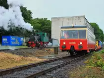 Studium? RWTH AACHEN...wo sonst. Am 06.06.2012 steht am Institut f�r Schienenfahrzeuge der RWTH Aachen in Aachen West ein 1952 von Talbot in Aachen gebauter Talbot Taunus der Rurtalbahn, mit dem einige Studenten des Institus eine Sonderfahrt nach Bombadier in Aachen Nord machen werden. Im Hintergrund eine bei Krauss 1921 in M�nchen gebaute Dampflok, die als Rangierlok bei der �ltesten Chemischen Fabrik der Schweiz in Uetikon bis 1996 ihren Dienst tat. Einmal pro Semester wird die 130 Ps starke Lok angeheizt und die Studenten fahren auf dem kurzen Privatgleis des Instituts und machen dort Laborversuche.