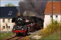 26.04.2012. Dampflok 03 2155 auf Probefahrt, hier durch die Ortslage Nossen. Gewaltiger Sound.