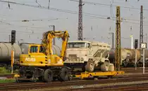 Gleisbau Weimar Atlas 1304K und BZH GmbH 25 bringen am 26.08.2011 Kalk zu einer Gleisbaustelle in Gro�korbetha.