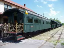 Der Saisoner�ffnungszug ist im Bahnhof und zum Einsteigen bereit (Orbisonia, PA, 6.6.09). 