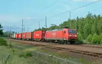145 062 zog am 04.06.12 einen Conatinerzug durch Muldenstein Richtung Bitterfeld.