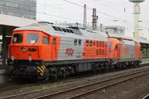 230.077 und 1216 902 am 11.5.12 im Duisburger Hbf.