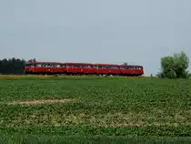 Triebwagenzug der PassauerEisenbahnFreunde steuert als SR17591 auf der Hausruckbahn seinem Ziel Gmunden entgegen; 120607