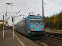 Als Abschied f�r die Unicef Beklebung die lange an der 101 016-4 haftete nochmal ein Bild aus dem Oktober 2011 aus dem Bahnhof Leer, sie fuhr am IC 130. Jetzt wurde sie umbeklebt und tr�gt jetzt auch S�dafrika Werbung.
