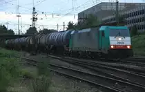 Die Cobra 2809 kommt aus Richtung Montzen/Belgien mit einem �lzug aus Antwerpen-Petrol(B) nach Basel(CH) und f�hrt Aachen-West ein bei der Abendstimmung am 6.6.2012.