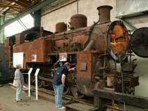 Die st�rkste Zahnradlok Europas,HG 4/4 No.704 SLM 1923(ex Vietnam 40.304)wartet noch auf ihre Aufarbeitung.Chur 11.06.06