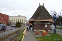 Bahnhof Victoria (British Columbia, Canada)
Ein wirklich gro�er Bahnhof f�r die Hauptstadt des Bundesstaates British Columbia, welcher mit 945.000 km� etwa dreimal so gro� wie Deutschland ist. Victoria selber liegt auf Vancouver Island, einer vor Vancouver im Pazifik liegenden Insel, welche ber�hmt f�r Ihre Natur ist.
Bahnverkehr existiert nur f�r Touristen.