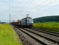 BLS - 465 010-7 mit G�terzug unterwegs bei Bettenhausen/BE am 19.05.2012