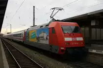 Einen IC Richtung Klagenfurt schob die 101 037  Klagenfurt  gen M�nchen am 29.04.12. Hier zu sehen in Augsburg Hbf