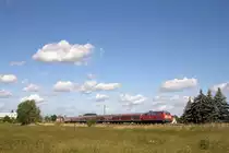 218 473 ist am 09.06.'12 mit ihrem RE nahe Emmerke unterwegs