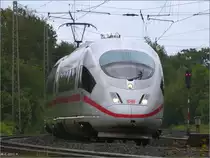 Richtig markant sieht er aus ,der Triebwagenkopf des ICE 3. In eleganter
Kurvenlage auf der KBS 480 unterwegs in Richtung Aachen. 
Location: Eschweiler/4.Juni 2012.