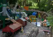 Wagen mit der Gattungsbezeichnung Kmm sieht man heute wohl nur noch in Fotog�terz�gen, hier sind gleich 2 abgelichtet und ein  Beladeunfall  konnte als 
Schnappschu� gesichert werden.
09.06.2012  gegen 11:45 Uhr  