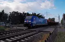 Am 8.6.2012 zieht die TGF 152 134-3 einen Schotterzug in Richtung Aachen, hier ist der Zug auf dem B� Herrather Linde abgelichtet.